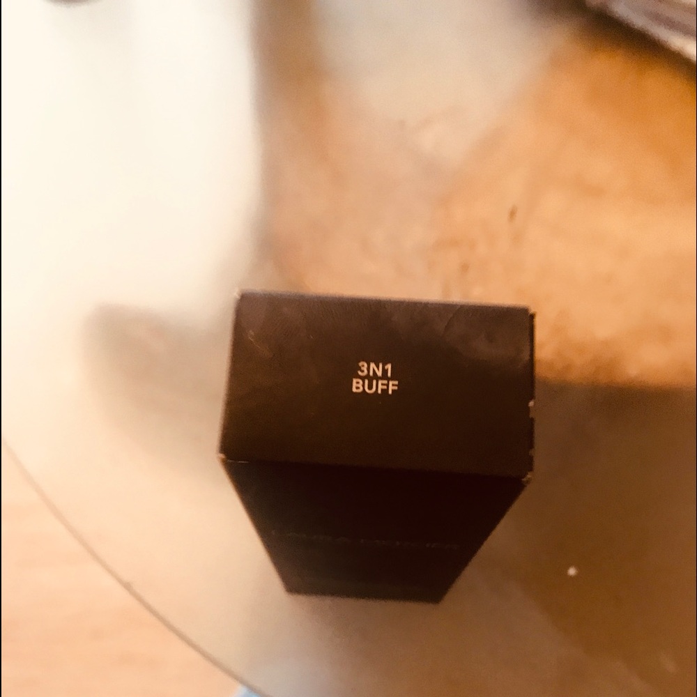 Laura Mercier foundation - Picture 2 of 3